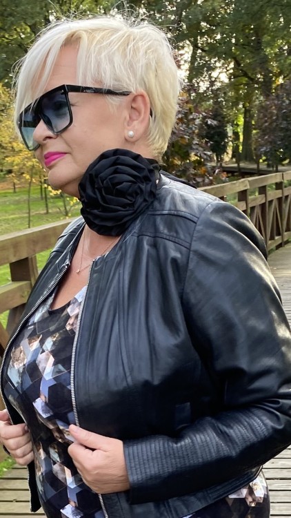 Sukienka 48/50 biust 122/124 cm długa z kieszeniami, bawełniana, elastyczna, prosta, BEŻOWA, BRĄZOWA, SZEŚCIANY