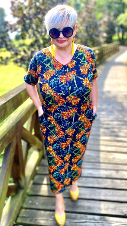 Sukienka MIDI 52/54 elastyczna, elegancka, całoroczna, biust 126/128 cm, tkanina DRESÓWKA, 95%  bawełny, naturalna, wygodna, na duży biust,  z kieszeniami