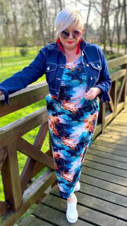 Sukienka 46/48 biust 120/122 cm, bawełniana, elastyczna, z kieszeniami, KOLOROWA, NIEBIESKA, FARBA