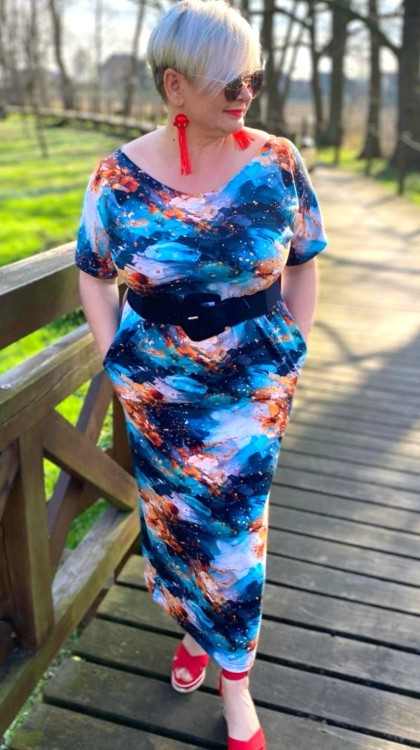 Sukienka 46/48 biust 120/122 cm, bawełniana, elastyczna, z kieszeniami, KOLOROWA, NIEBIESKA, FARBA