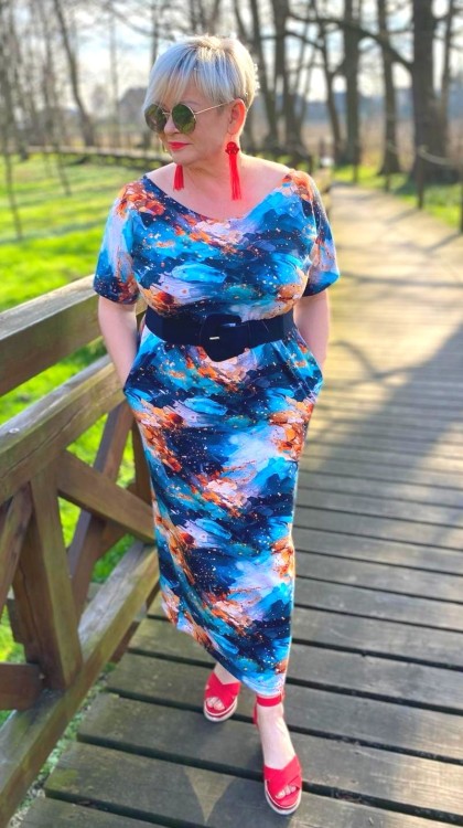 Sukienka 46/48 biust 120/122 cm, bawełniana, elastyczna, z kieszeniami, KOLOROWA, NIEBIESKA, FARBA