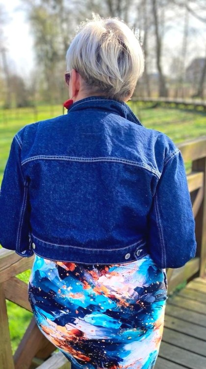 Sukienka 46/48 biust 120/122 cm, bawełniana, elastyczna, z kieszeniami, KOLOROWA, NIEBIESKA, FARBA