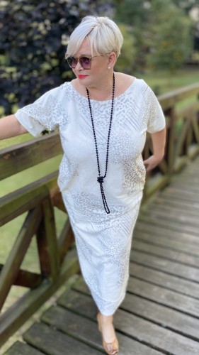 Sukienka 44/46, biust 118/120 cm,  całoroczna, z polskiej dzianiny dresówki, 95% bawełny, prosta, elegancka, z kieszeniami, uniwersalna, faktura lnu, PASTELOWA, CREMA