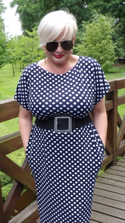 Sukienka 40/42 , bawełniana dzianina elastyczna, naturalna , na duży biust, BIAŁE GROCHY, GRANATOWA